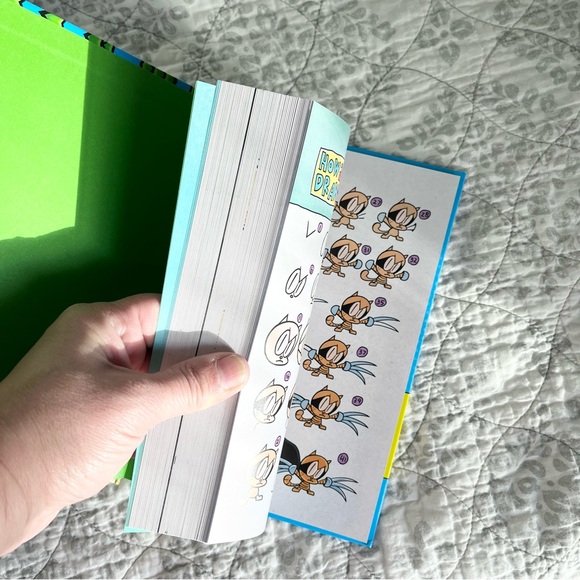 OS Bundle of 5 Dog Man Hardcover Books - Picture 16 of 16